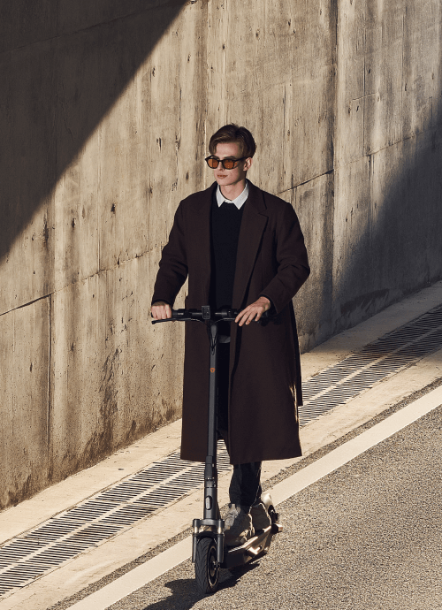 Yadea KS7 Pro Electric Scooter – 500W Motor, Long-Range Commuter Scooter with 10" Tires & Dual Suspension
